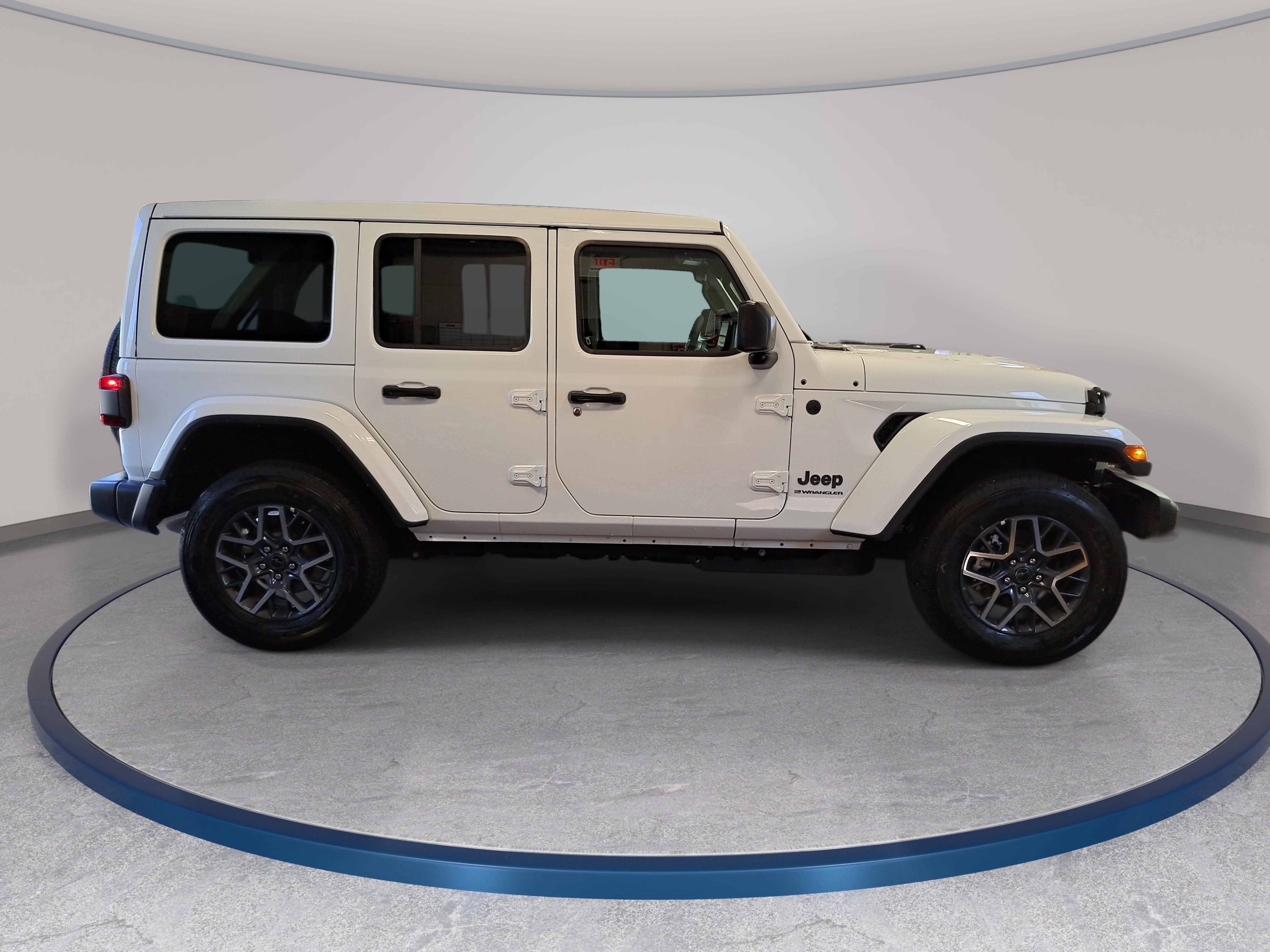 Used 2026 Jeep Wrangler Unlimited Sahara AWD/4WD image 4