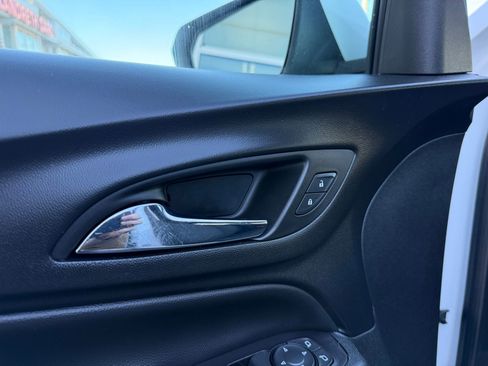 Used 2020 Chevrolet Equinox LT image 36