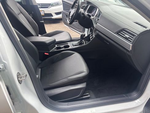 Used 2019 Volkswagen Jetta SE FWD image 12