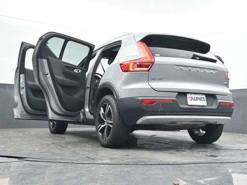 Used 2025 Volvo XC40 B5 Core AWD/4WD image 66