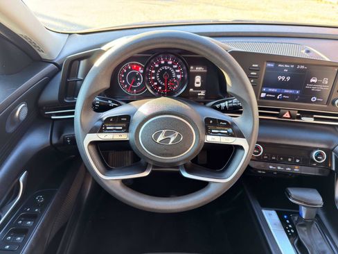 Used 2021 Hyundai Elantra SEL FWD image 13