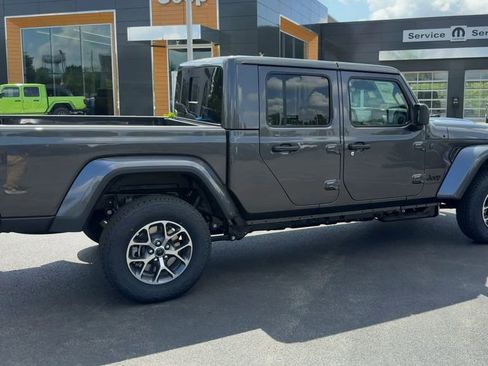 New 2026 Jeep Gladiator Sport AWD/4WD image 7