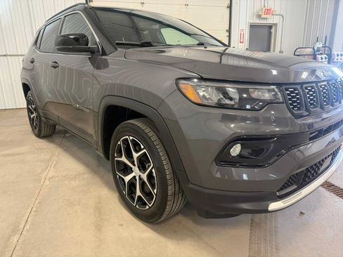 Used 2024 Jeep Compass Limited w/ Sun and Sound Group AWD/4WD image 10