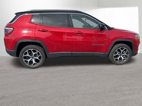Used 2025 Jeep Compass Limited image 6