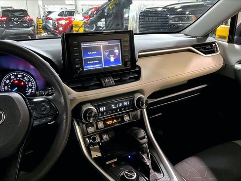 Used 2019 Toyota RAV4 XLE w/ Convenience Package image 7