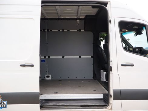 Used 2025 Mercedes-Benz Sprinter 2500 image 28