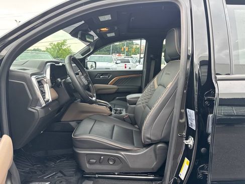 Used 2024 GMC Canyon Denali AWD/4WD image 11