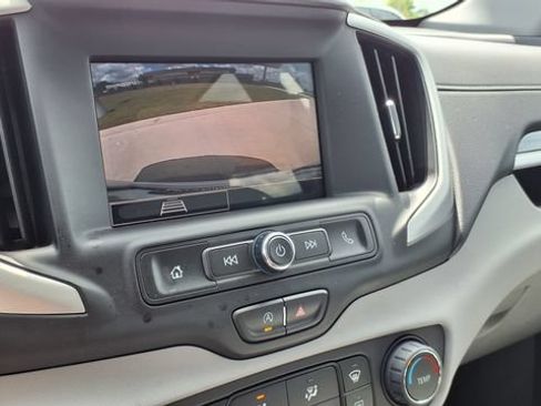 Used 2023 GMC Terrain SLE FWD image 25