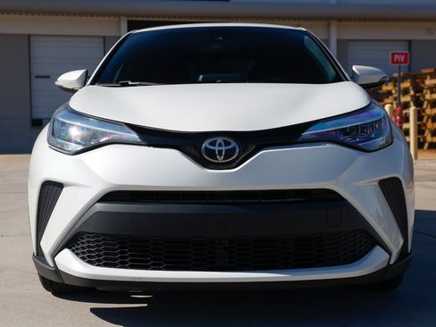 Used 2020 Toyota C-HR XLE image 17