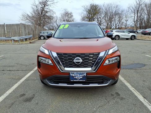 Used 2023 Nissan Rogue SL w/ SL Premium Package image 2