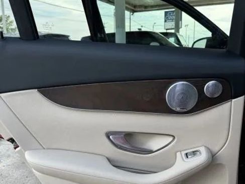 Used 2018 Mercedes-Benz GLC 300 4MATIC w/ Premium Package image 22