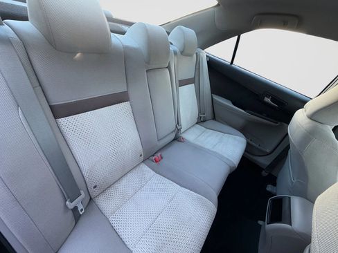 Used 2014 Toyota Camry LE FWD image 18
