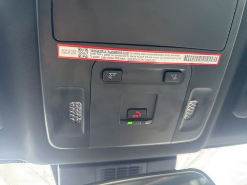 Used 2025 Toyota Camry SE image 8