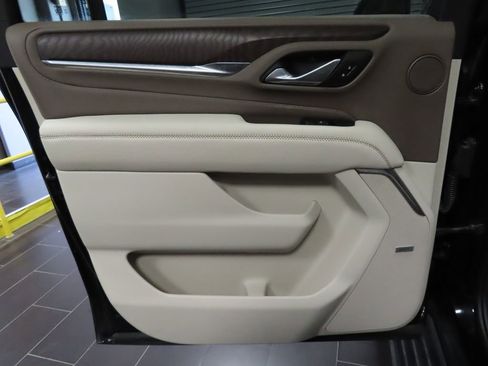 Used 2022 GMC Yukon XL Denali AWD/4WD image 11
