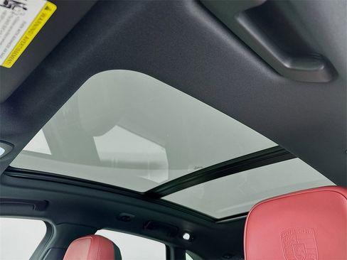 New 2026 Porsche Macan image 24