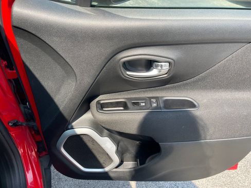 Used 2020 Jeep Renegade Sport FWD image 19
