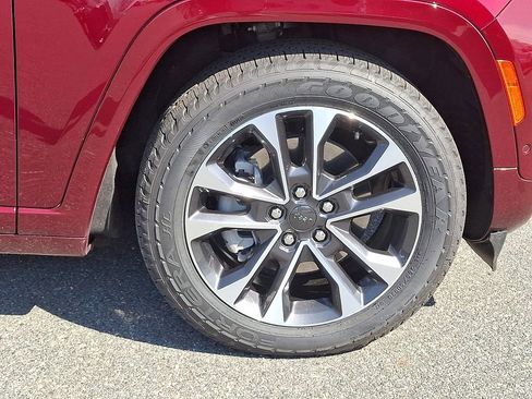 Used 2023 Jeep Grand Cherokee Overland w/ Advanced Protech Group III AWD/4WD image 8