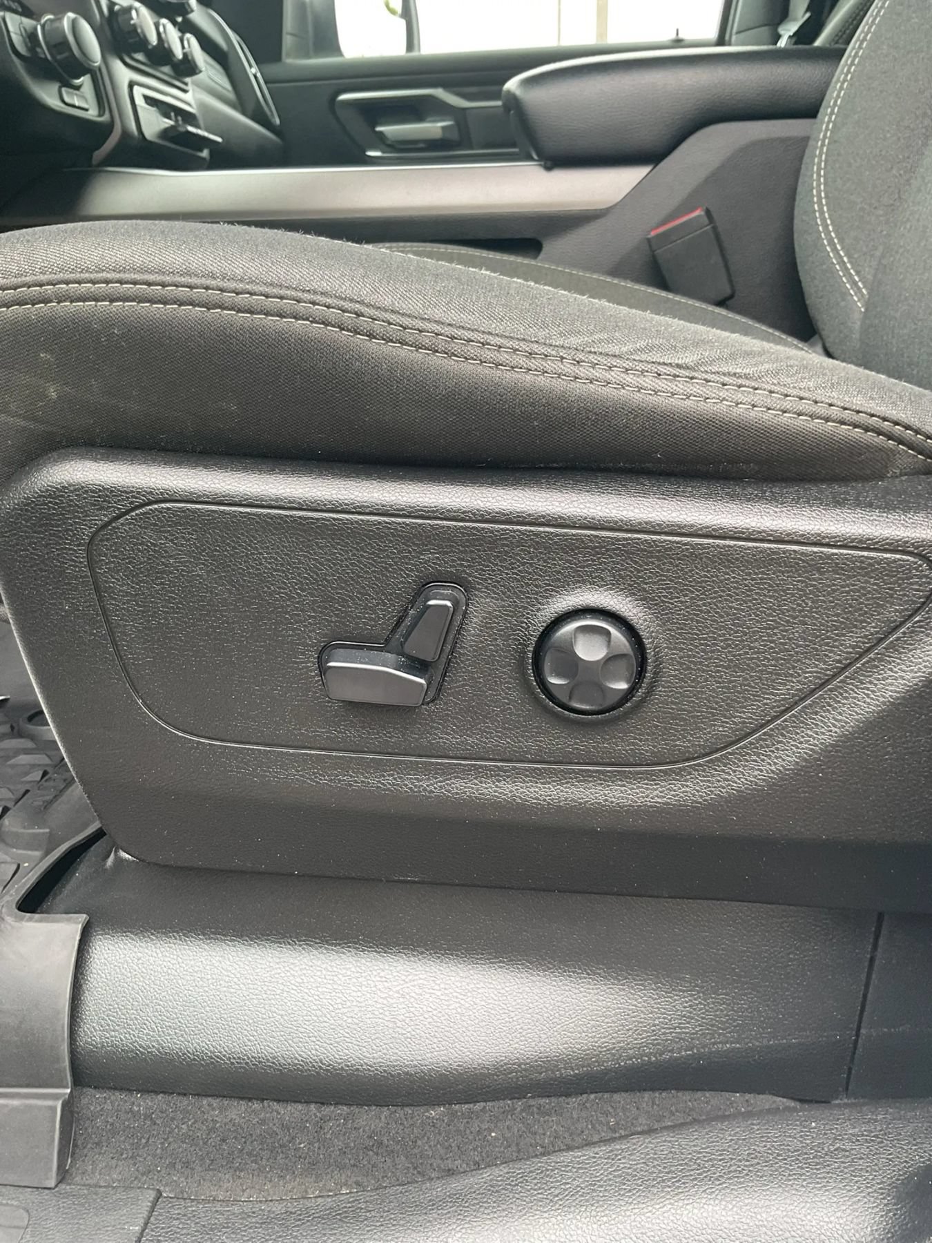 Used 2019 RAM 1500 Big Horn AWD/4WD image 38