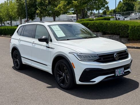 Used 2023 Volkswagen Tiguan SE R-Line AWD/4WD image 2
