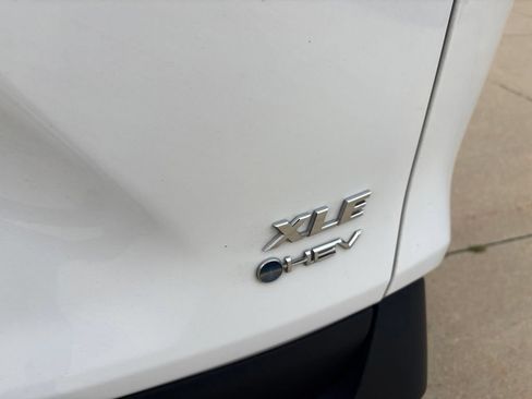 Used 2025 Toyota RAV4 XLE AWD/4WD image 25