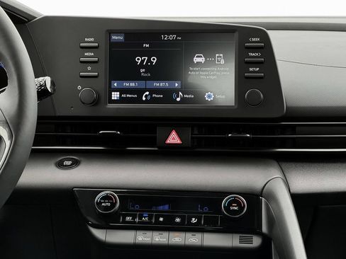 Used 2025 Hyundai Elantra Sport FWD image 21