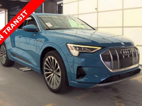 Used 2019 Audi e-tron Prestige w/ Prestige Package AWD/4WD image 5