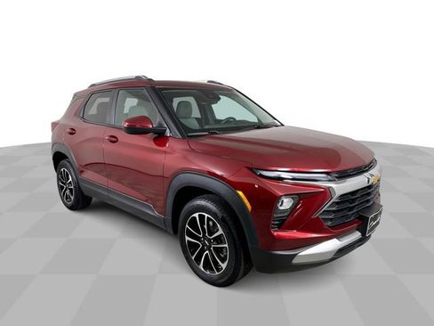 Used 2025 Chevrolet TrailBlazer LT AWD/4WD image 2