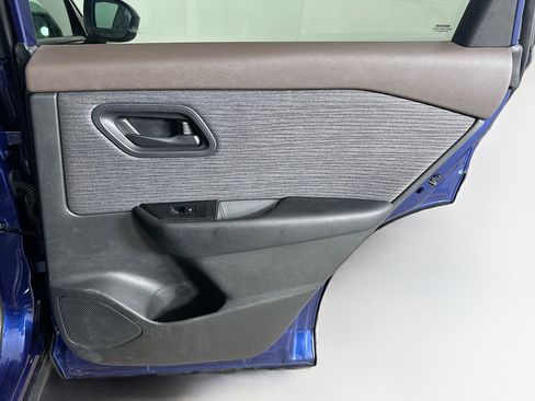 Used 2023 Nissan Rogue S image 28