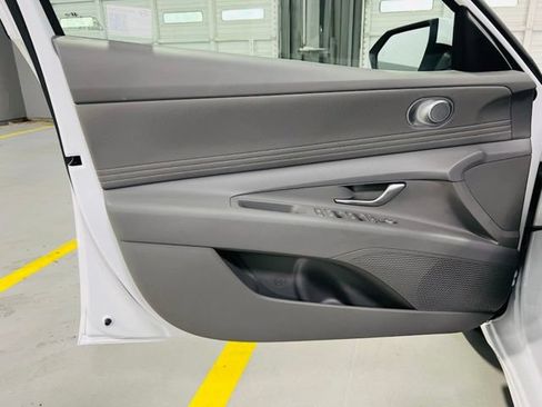 Used 2025 Hyundai Elantra SEL FWD image 26