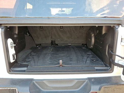 Used 2022 Jeep Wrangler Unlimited Rubicon w/ Cold Weather Group image 28