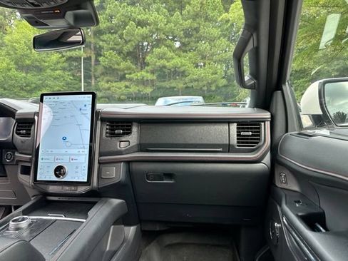 Used 2022 Ford Expedition Limited AWD/4WD image 17