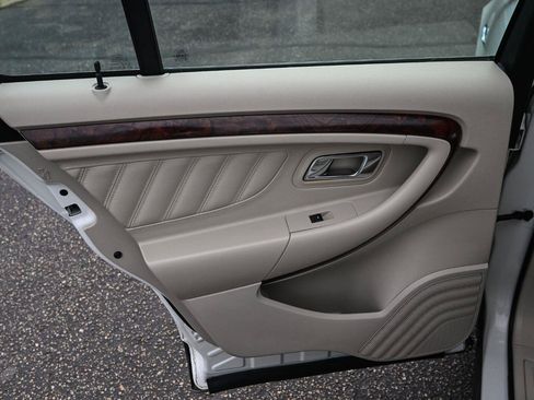 Used 2010 Ford Taurus Limited FWD image 23