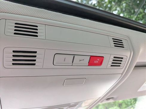 Certified 2025 Volkswagen Jetta SE w/ Sunroof Package FWD image 38