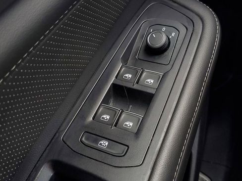 Used 2025 Volkswagen Atlas Cross Sport SE FWD image 18