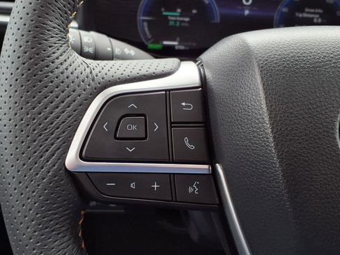 Certified 2025 Toyota Sienna XLE Woodland Edition image 21