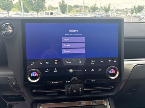 Used 2025 Lexus GX 550 w/ Accessory Package (2T) AWD/4WD image 23