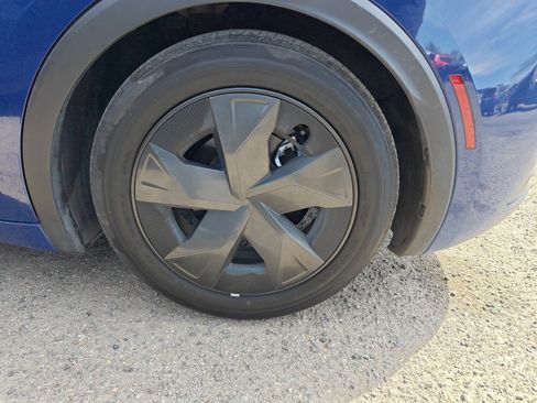 Used 2023 Toyota Prius LE image 28