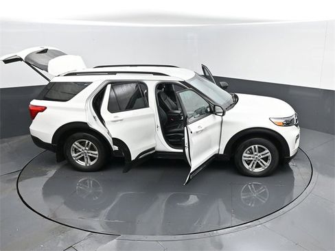 Used 2022 Ford Explorer XLT w/ Equipment Group 202A image 30