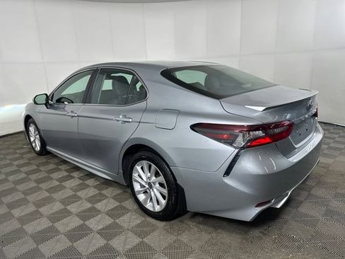 Used 2023 Toyota Camry SE image 5