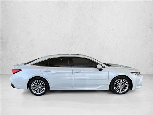Used 2019 Toyota Avalon Limited w/ Advanced Safety Package FWD image 4