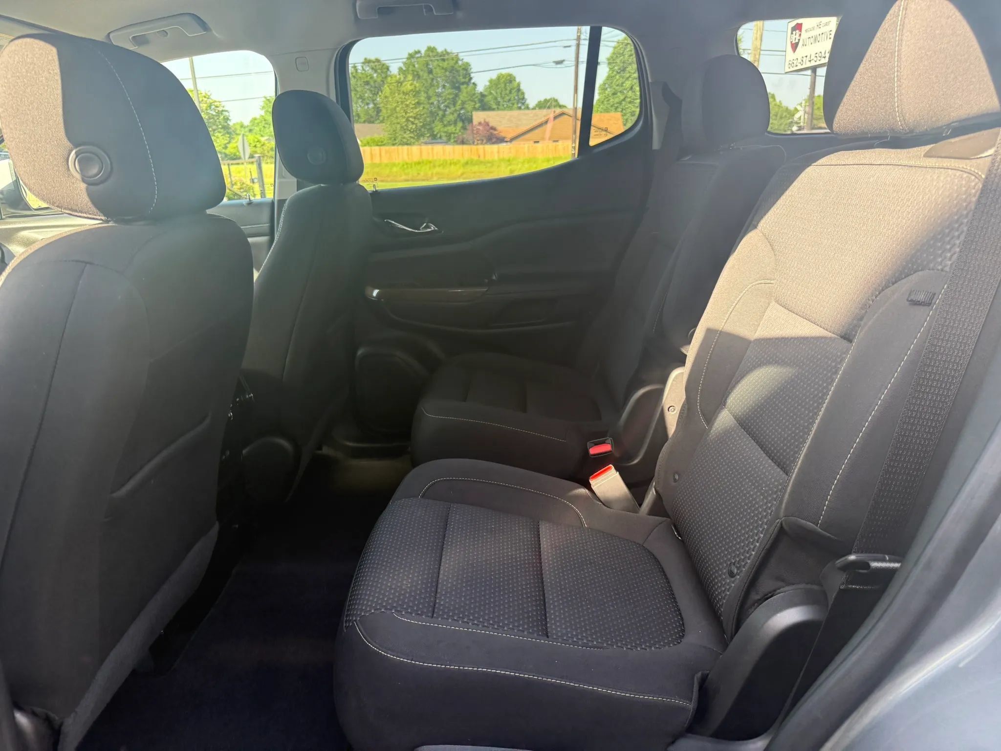 Used 2023 GMC Acadia SLE FWD image 15