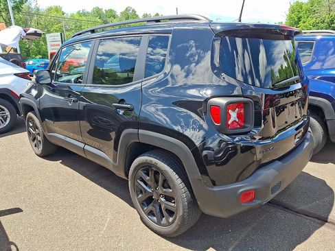 Used 2022 Jeep Renegade Altitude w/ Convenience Group AWD/4WD image 6