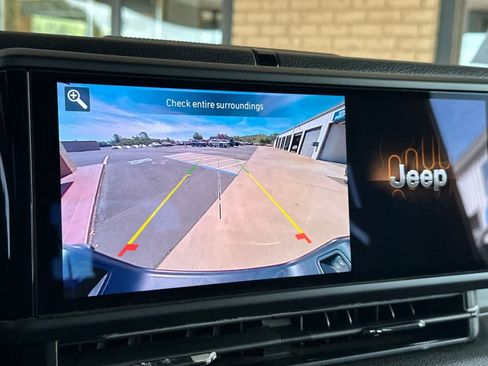 Used 2024 Jeep Gladiator Sport AWD/4WD image 20
