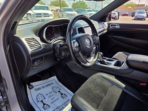 Used 2018 Jeep Grand Cherokee Altitude RWD image 45
