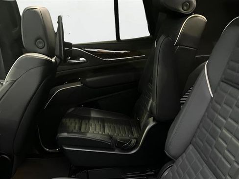 Certified 2022 Cadillac Escalade Premium Luxury Platinum image 11