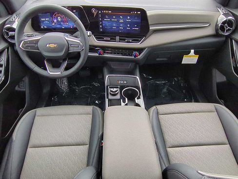 Used 2026 Chevrolet Equinox LT w/ Convenience Package II FWD image 13