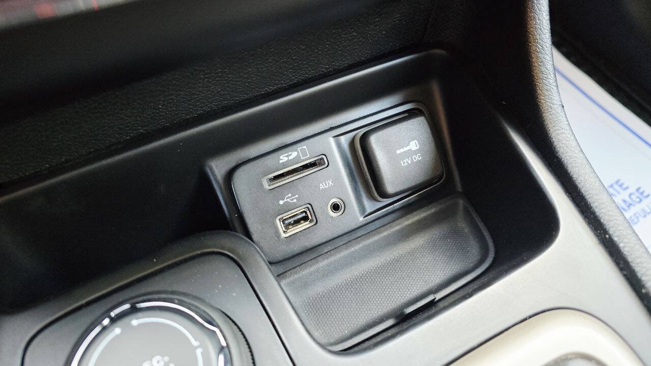 Used 2015 Jeep Cherokee Latitude w/ Cold Weather Group AWD/4WD image 24