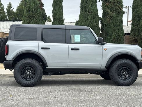New 2026 Ford Bronco Badlands w/ Sasquatch Package AWD/4WD image 3