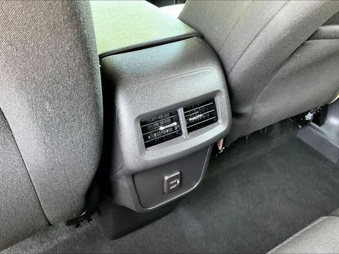 Used 2023 Chevrolet Equinox LT FWD image 12