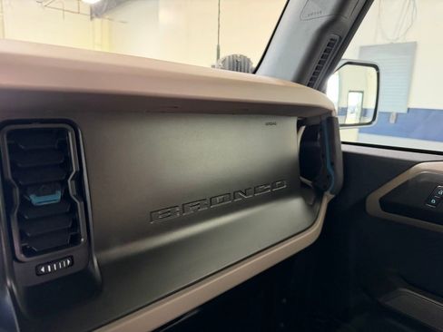Used 2023 Ford Bronco Wildtrak image 28